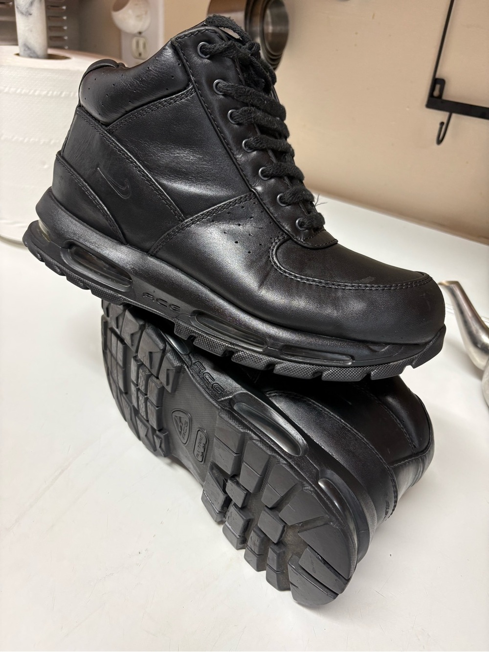 Nike Black Leather Men’s High-Top Boots excellent condition size 8.5